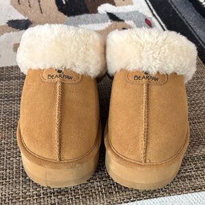 BearPaw Tan Mules. platform sole. Like new
Worn just 3 times.